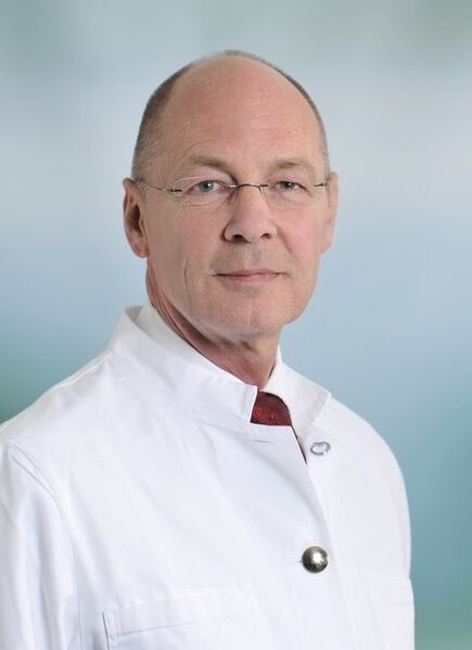 Doctor Urologist Péter